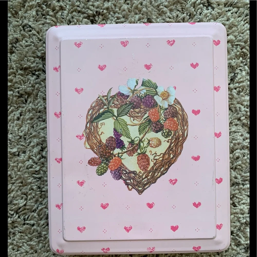 Cute Box! Metallic with sealed lid, pink with hearts.